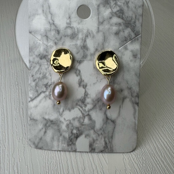 ✨Elegant Pale Pink Natural Freshwater Pearl Gold Plated Earrings ✨ - Picture 7 of 8